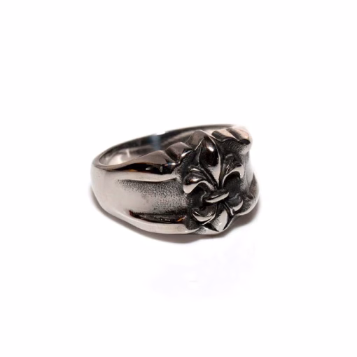 Fleur de lis ring